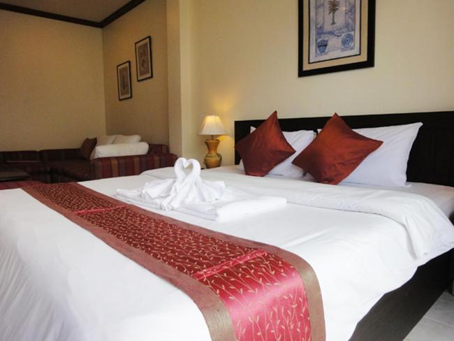 Patong Karlssons Hotel Bagian luar foto