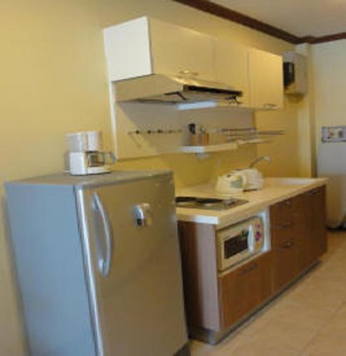 Patong Karlssons Hotel Bagian luar foto