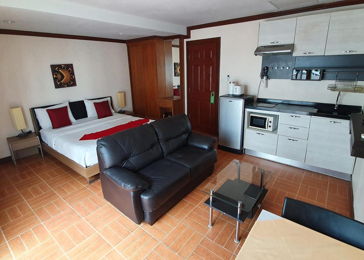 Patong Karlssons Hotel Bagian luar foto